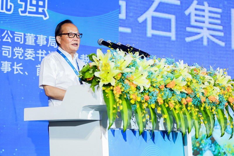 振石控股集團(tuán)有限公司董事局主席：中國(guó)巨石股份有限公司黨委書記、總裁；巨石集團(tuán)有限公司董事長(zhǎng)、首席執(zhí)行官?gòu)堌箯?qiáng)致辭